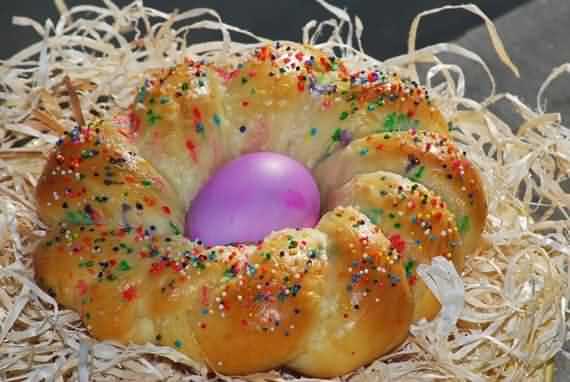 Easter Bread With Colored Eggs , Easter , Bread With Colored Eggs , Easter Bread , Colored Eggs , Bread , Eggs